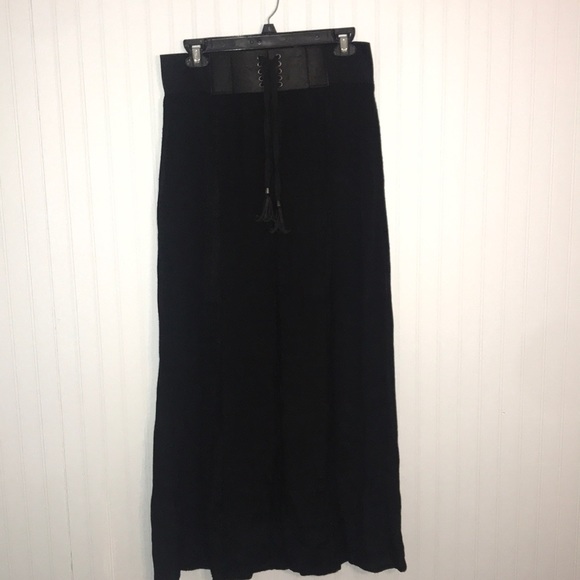 No Boundaries || Long Black Skirt - Picture 2 of 6